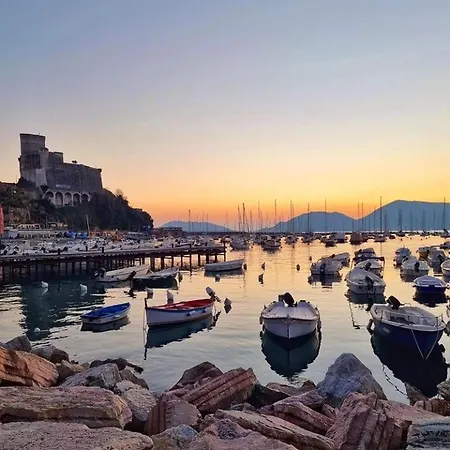 Сasa de vacaciones Beautiful House Near The Beach Lerici Italy *